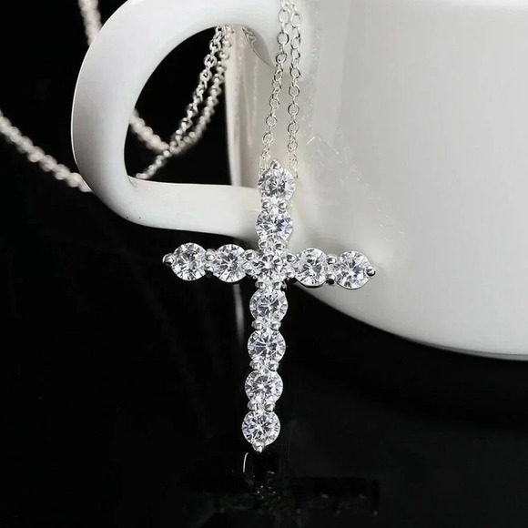 NEW 18K White Gold Diamond Cross Necklace S925 - Picture 1 of 8